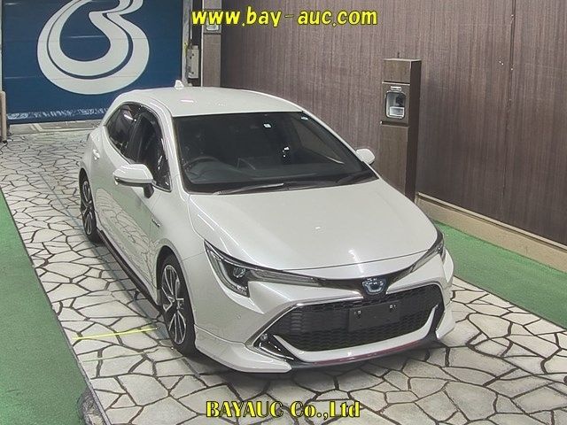 70048 Toyota Corolla sport ZWE211H 2018 г. (BAYAUC)